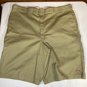 Dickies Loose Fit Men's Shorts 48 Khaki Polyester Blend
